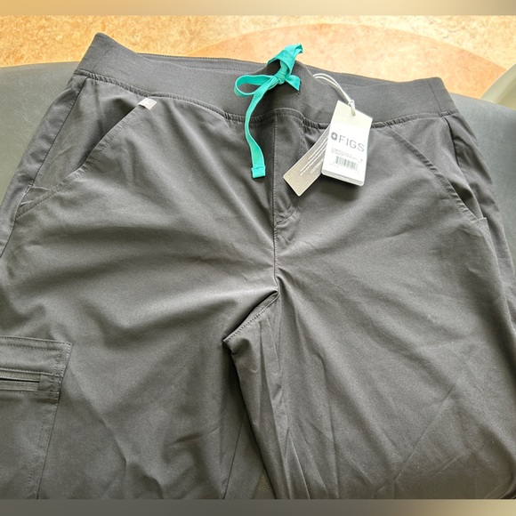 Brand new Figs Zamora 2.0 Fionlite petite jogger scrub pants size M - Picture 3 of 4